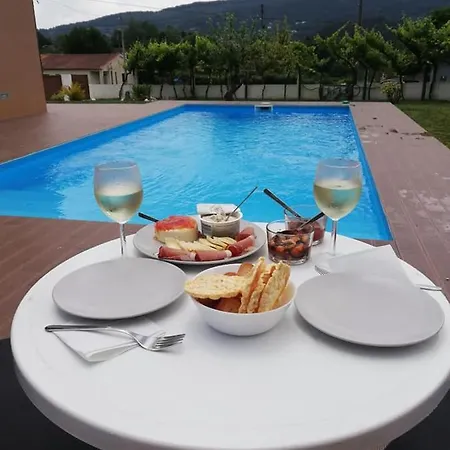 Casa Do Ribeiro, Moradia Confortavel, Com Piscina. *